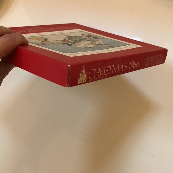 ⭐️Host Pick⭐️ - Vintage 1986 Disney Christmas plate - Picture 12 of 15